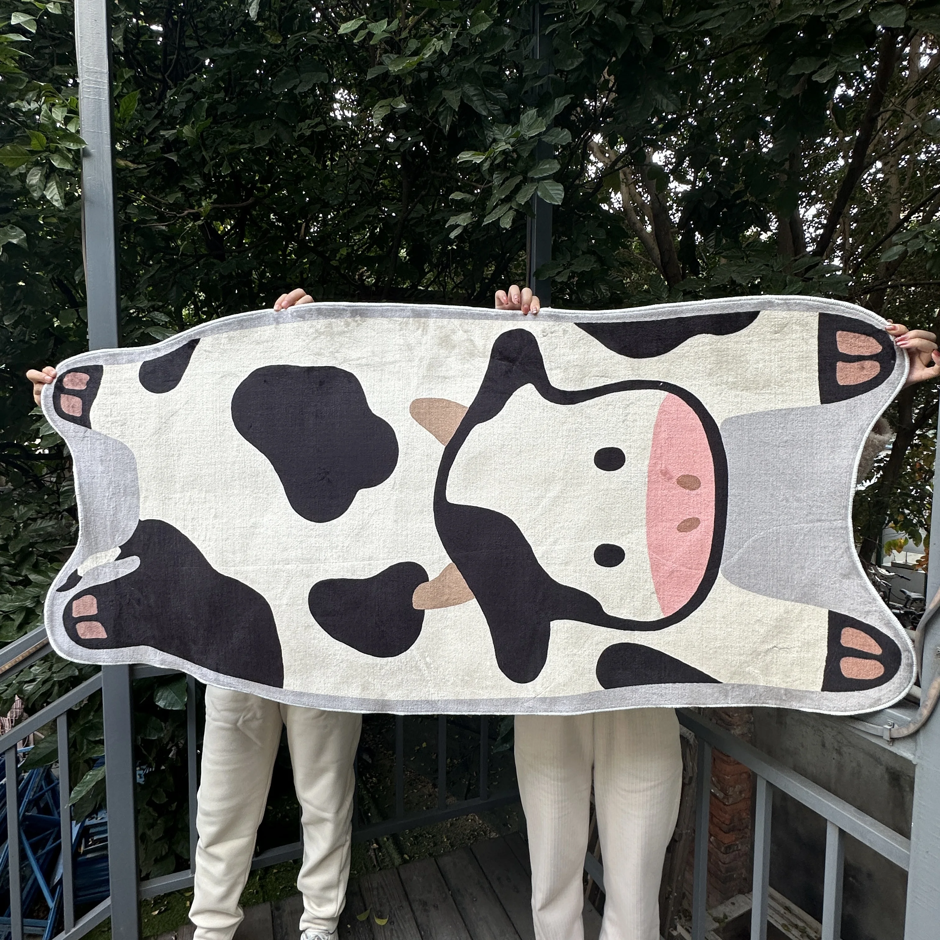 

Cow Modern Rug Flannel Rug Digital Printing Technology Simple Housewarming Gift Handmade Non-Slip Decorative Carpet