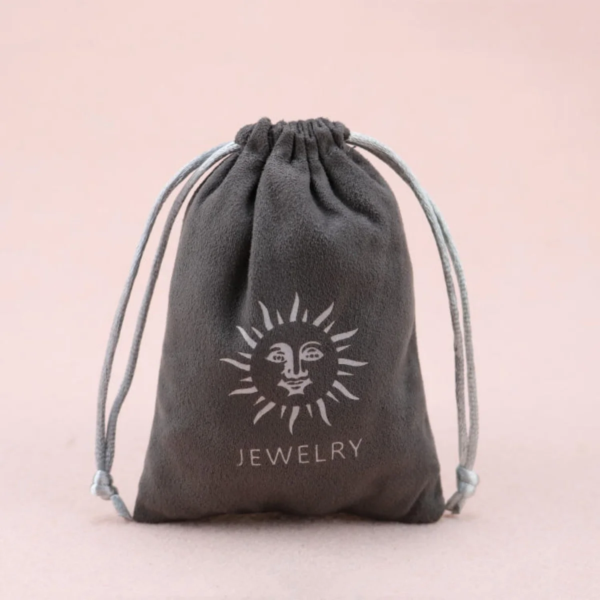 

100 шт., персонализированный логотип, ювелирные изделия, сумка с лентой на шнурке, свадебные сувениры, подарочная упаковка, сумка для конфет, вкусностей, мешок для обмена класса