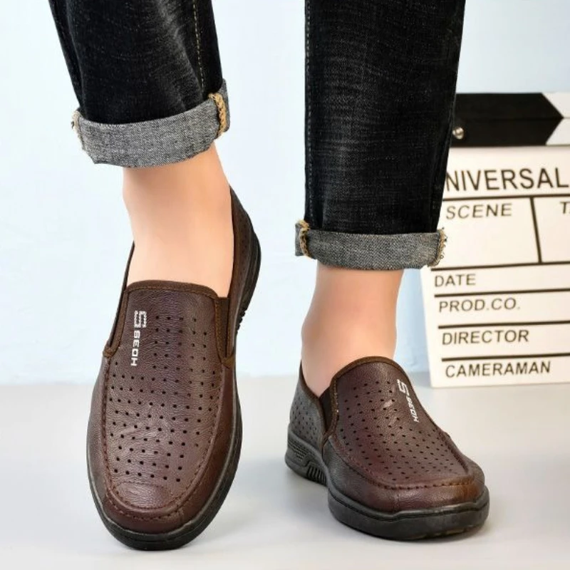 

New Summer Men Clogs Hollow Out Mesh Shoes Soft Sole Non Slip Work Footwear Breathable Leather Office Shoes