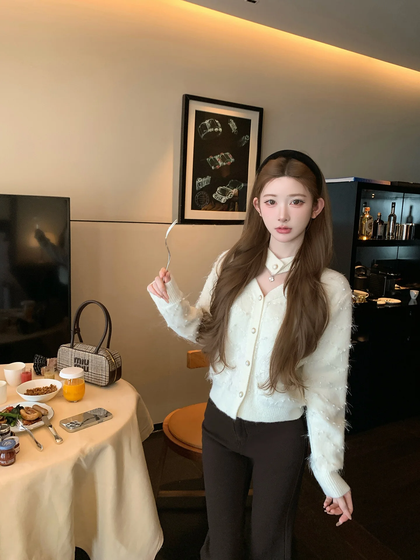 

Chen Dayu женский белый вязаный свитер кардиган с v-образным вырезом, подвесное ожерелье, осень-зима, уникальная красивая серия Miu, свободная посадка