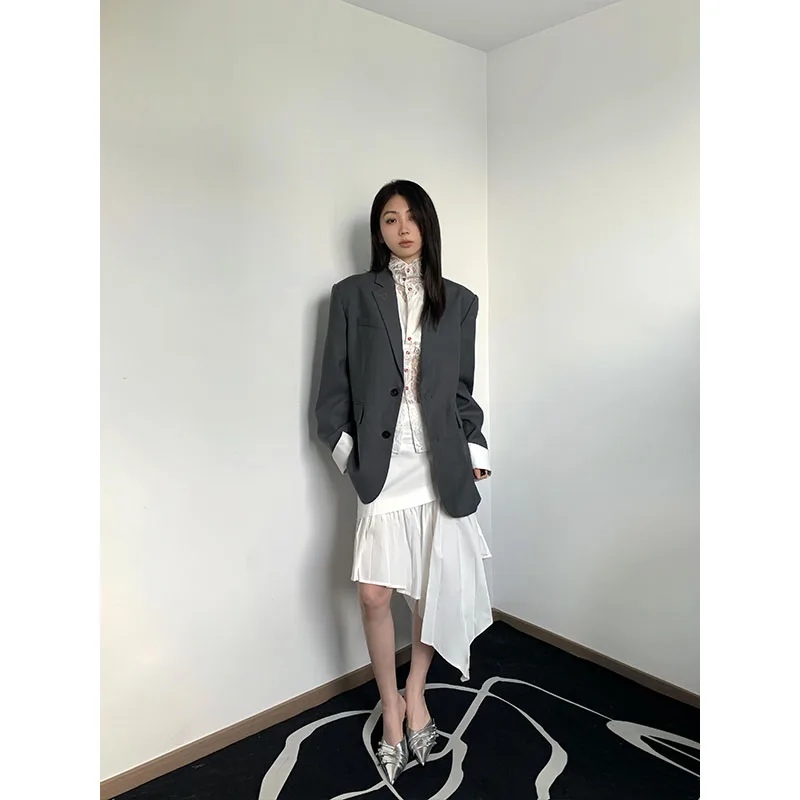 กระโปรงทรงเอแบบไม่สมมาตรสีขาวสไตล์เรโทรสำหรับผู้หญิง แฟชั่นเอวสูงทรงเข้ารูปความยาวปานกลางสำหรับฤดูใบไม้ร่วง รุ่นใหม่ล่าสุด