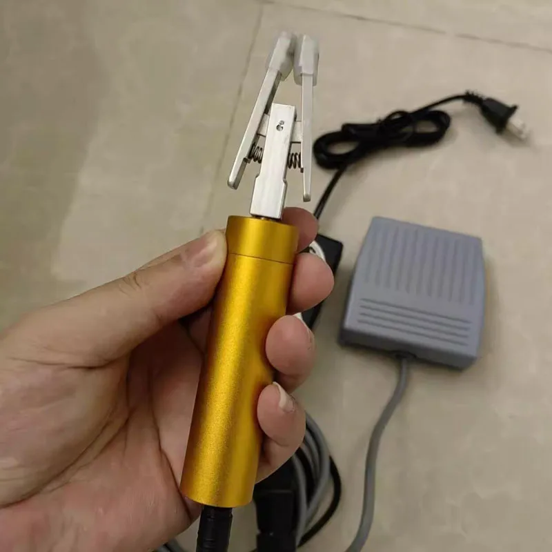 

Adjustable speed and forward/reverse foot switch control, 110-220V simple handheld winding machine