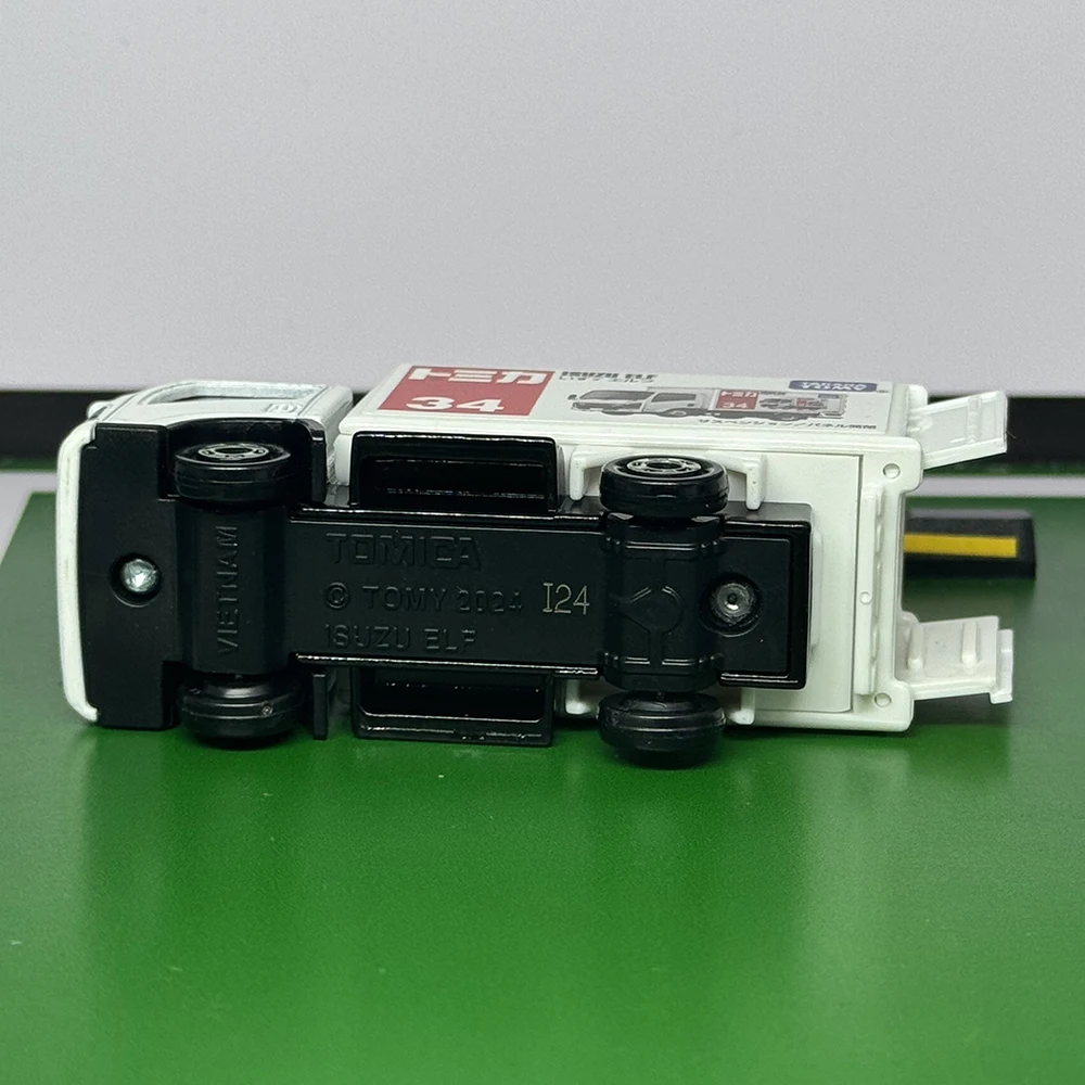 Takara Tomy Tomica No.34 Isuzu Elf fundición a presión aleación estática coche modo colección exhibición niño juguete para regalo
