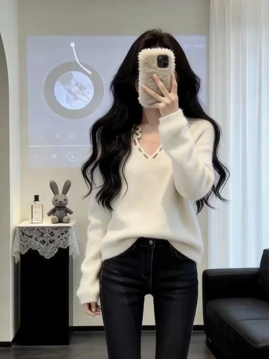 

Свободный вязаный топ с V-образным вырезом и ажурными элементами для женщин, весенняя новинка, белый, приталенный дизайн, корейский стиль, для повседневной носки, с длинными рукавами