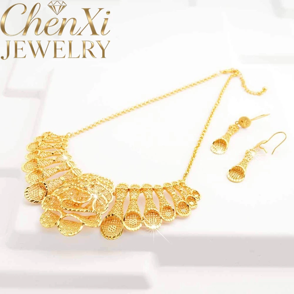 Sand Gold Oversized Hollow Floral Necklace Fine Sculpted Decorative Accessory Romantic All-Match Jewelry Banquet Daily Outfit
