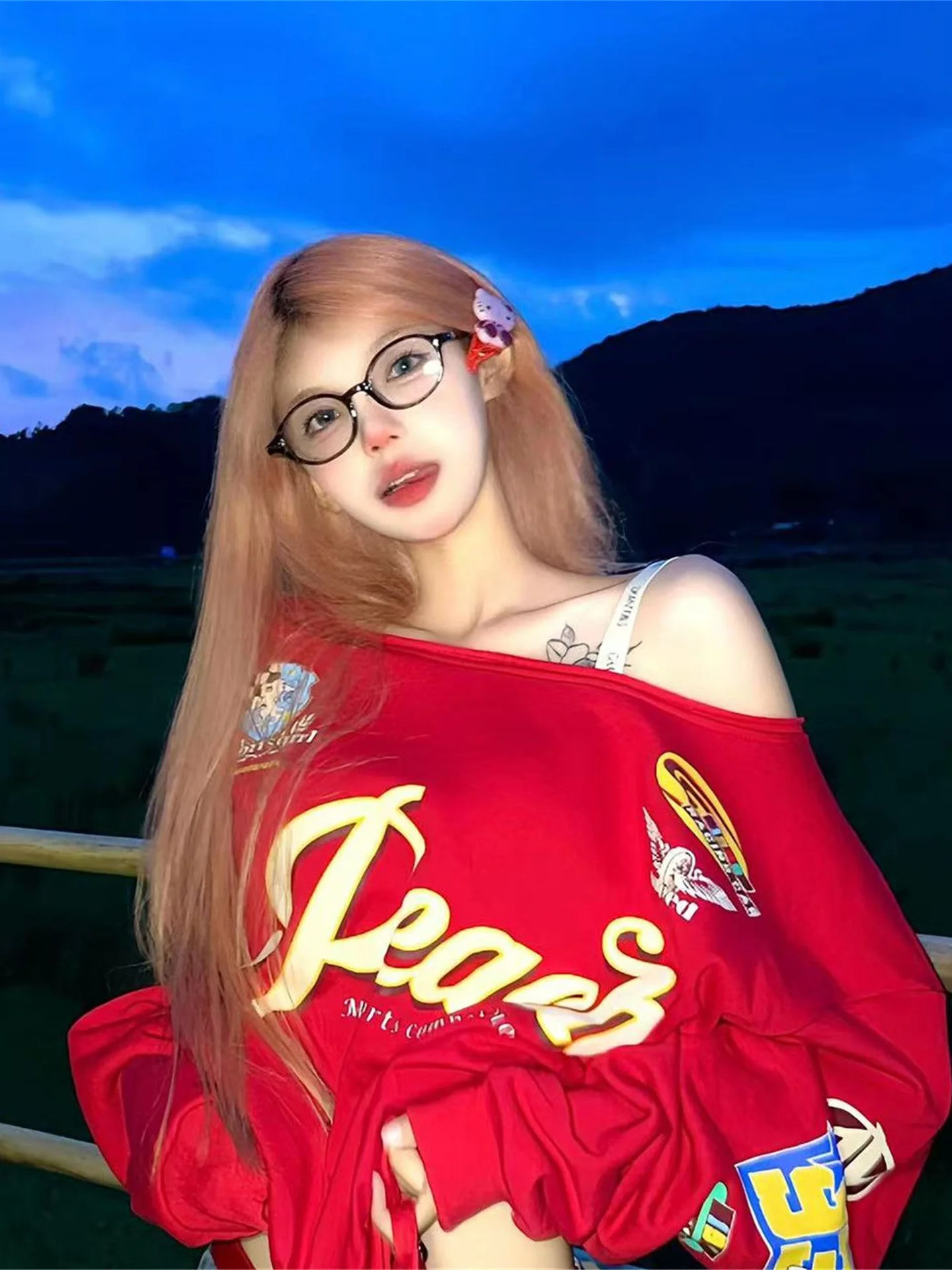 

Женский свитшот Spicy Girl с открытым плечом и надписью, свободного кроя, удобный, красный, в винтажном американском стиле, для осени