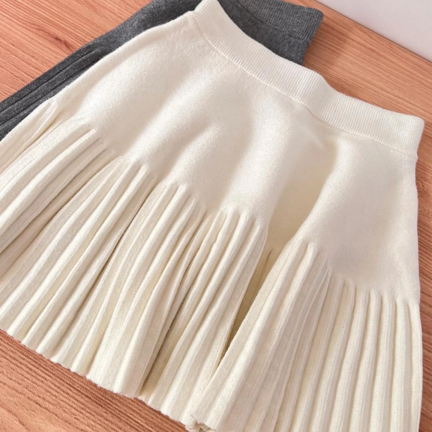 

Elastic High Waist Pleated Mini Skirt Women's Knitted Base Layer Skirt Short A- Line Bodycon Outerwear Spring Autumn New Style