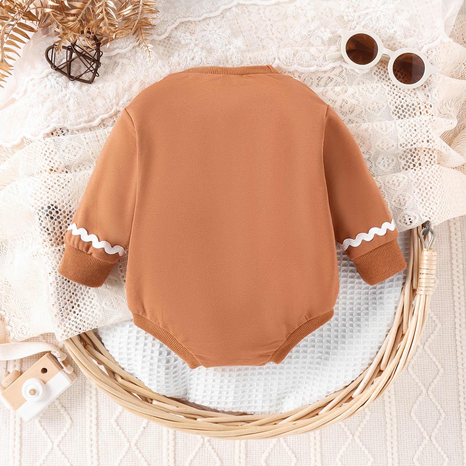 Autumn Boys And Babies Aged 0-1 Years Old Round Neck Coffee Color Stitched Webbing Christmas Long-Sleeved Clothes