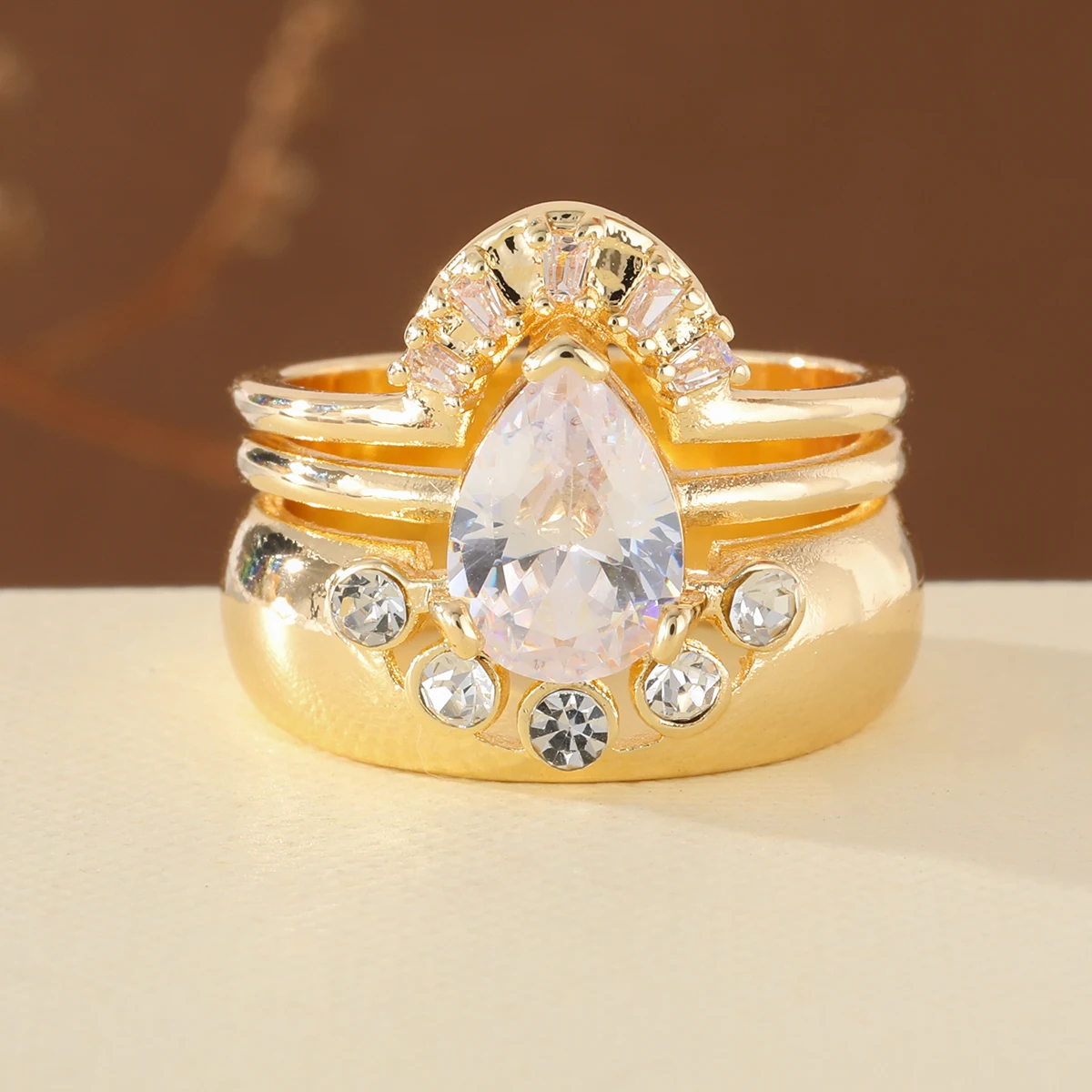 The Royal-Style Crown-Shaped Ring, Adorned with Artificial Gemstones and Made of Copper, Is Suitable for Formal Events.