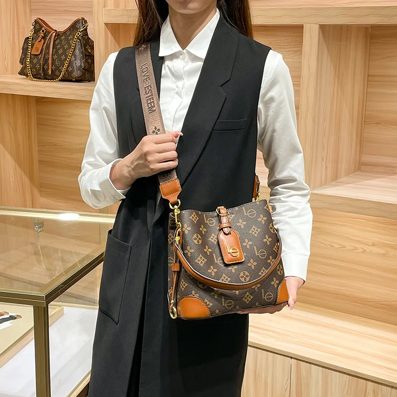 

Элегантная женская сумка-мессенджер класса люкс из натуральной кожи, винтажная, повседневная, простая, классическая, модная, от парижского дизайнера.