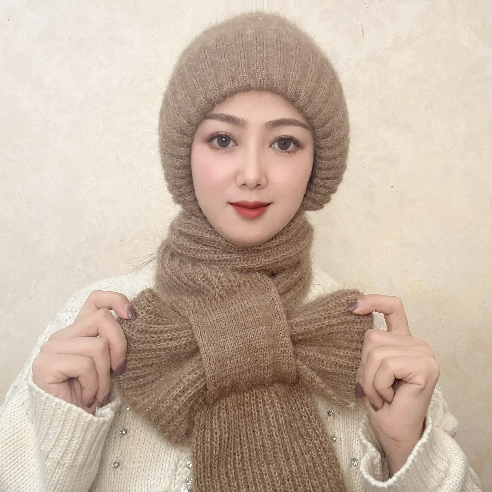 Hat Women\'s Winter Squirrel Fleece Hat Padded and Thickened Hooded Scarf One-piece Hat Warm Squirrel Fleece Wind and Snow Hat