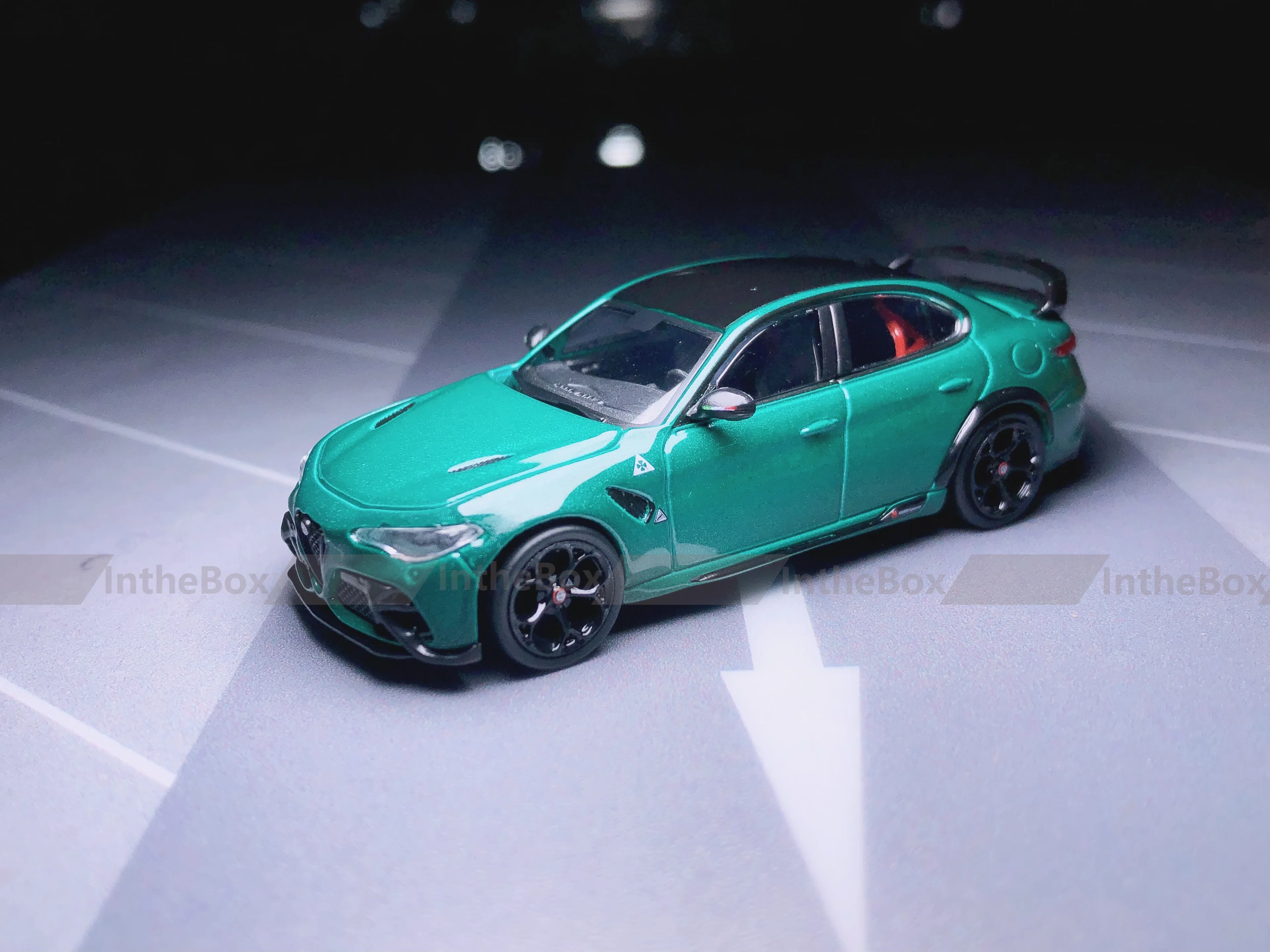 Tarmac Works 1:64 Giulia GTAm Green Diecast Model car Collection Limited Edition Hobby Toys