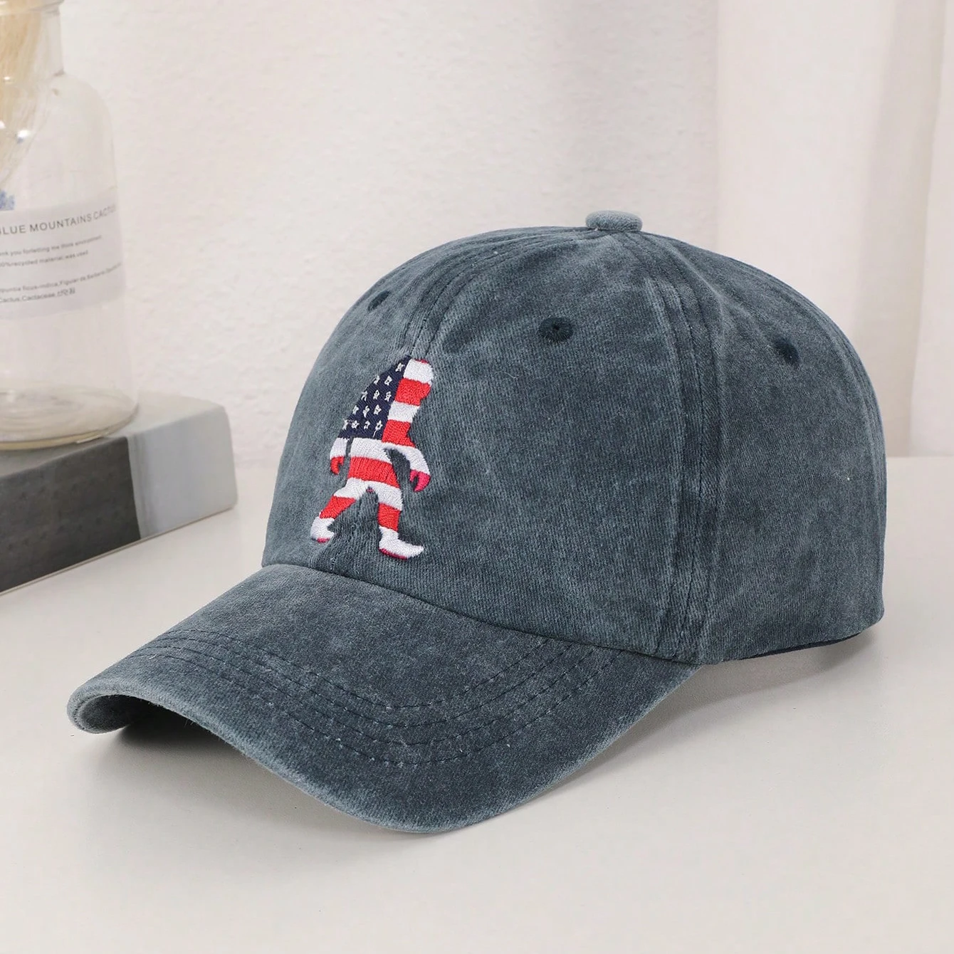 Embroidered national flag monkey distressed washed retro baseball cap suitable for both men and women to wear when going out