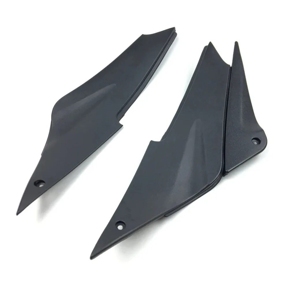 Carbon Fiber air Intake Cover for the Fuel tank Side Panel of Kawasaki ZX6R 636 From 2005 to 2006 Motorcycles