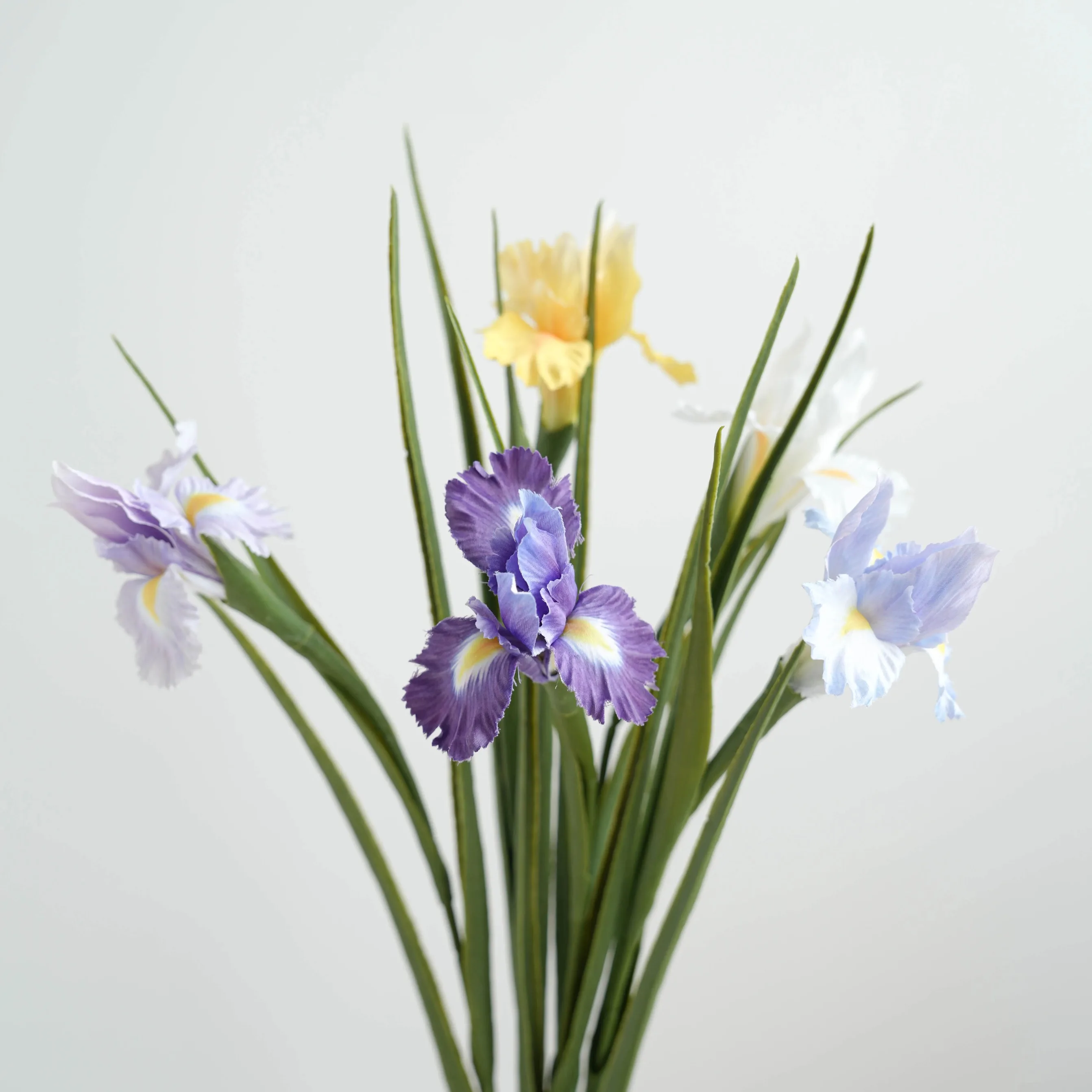 

Artificial Iris Flower Fabric Flower Arrangement Lifelike Faux Floral for Home Wedding Party Decoration
