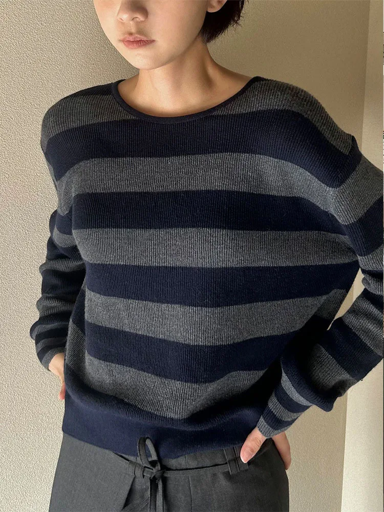 Autumn and winter women\'s casual striped round neck long sleeved loose sweater