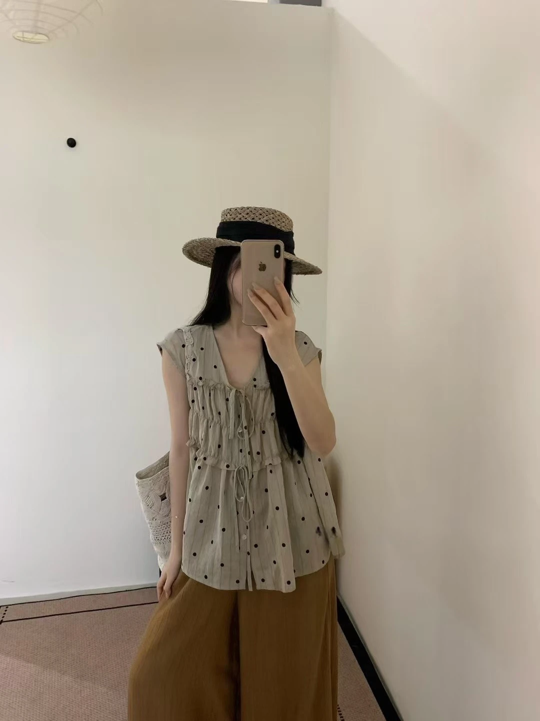 

Kumikumi Summer Polka Dot Wooden Short Sleeve Women's Shirt Loose Versatile V-Neck Top Korean Style Commute Fashion