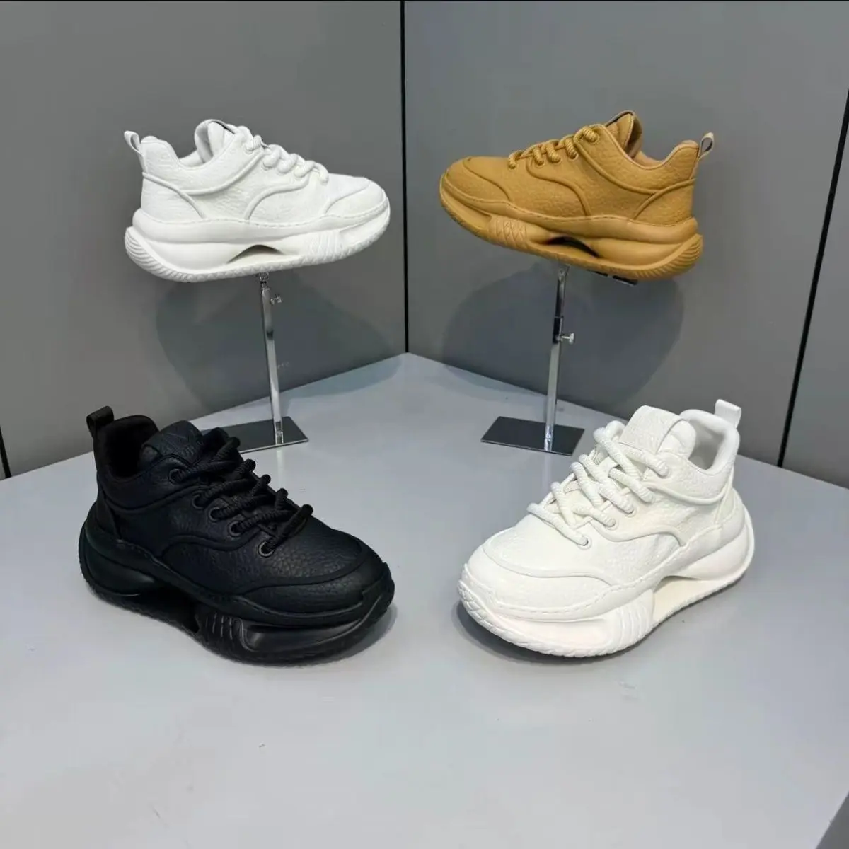 

2026 New Thick Soled Lightweight Casual Sports Versatile Breathable Trend Fashionable and Comfortable Casual Men's Shoes