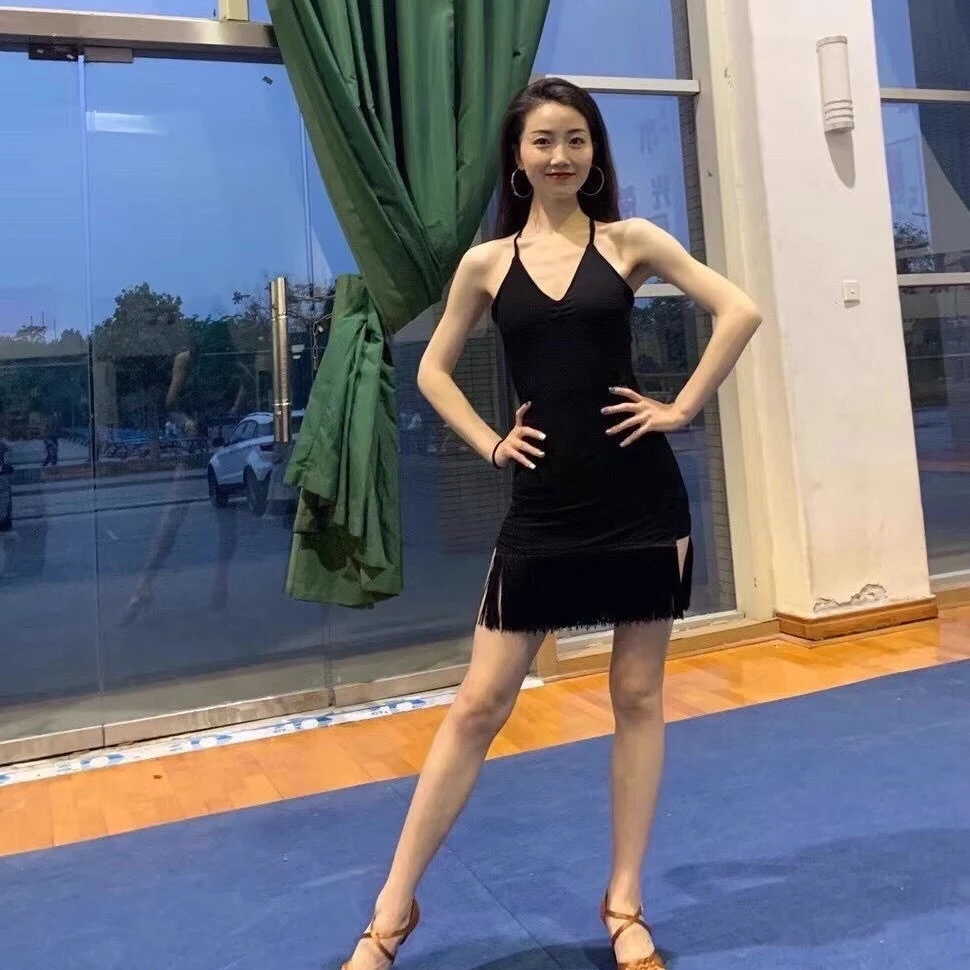 2025 ผู้หญิงการแข่งขันเต้นรำเสื้อผ้าเต้นรำละตินเครื่องแต่งกายแขวนคอพู่ชุดเต้นรำเสื้อผ้า DN21387