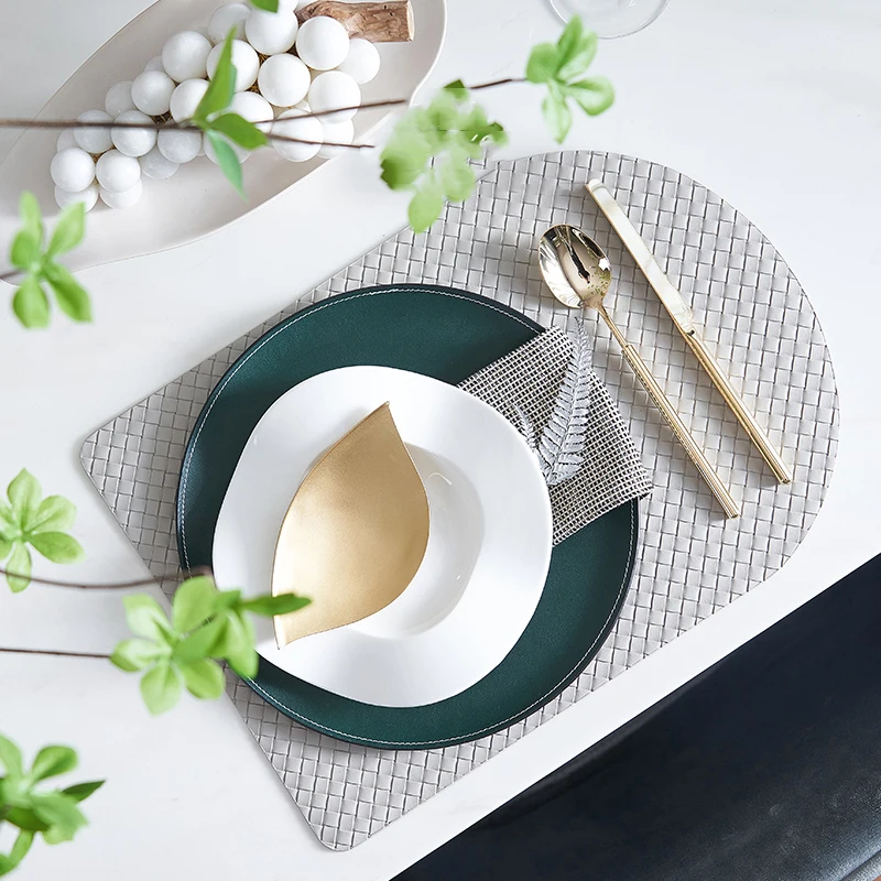 Dining Table Soft Outfit For Exhibition Hall Decor Dark Green Nubuck Leather Disc White Irregular Lines Textured Ceramic Plate