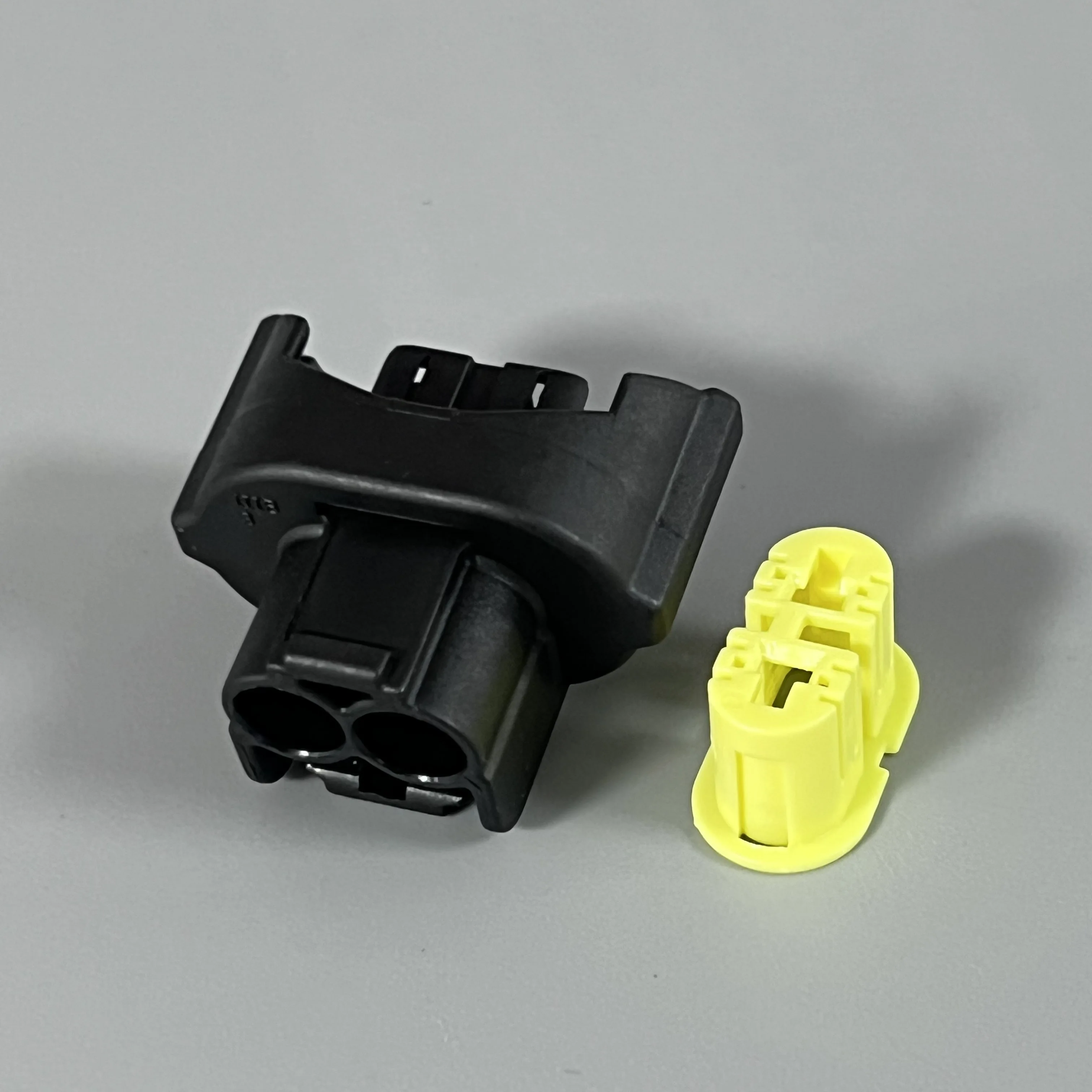 

1-20 sets 2pin Headlight Socket HD0211YA-2.8-21