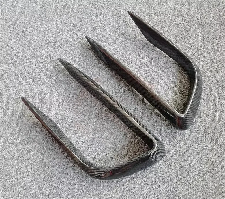 High Quality  Style Carbon Fiber Front Canards wings Front Bumper Decoration for Levante 2016-2020 Body Kit
