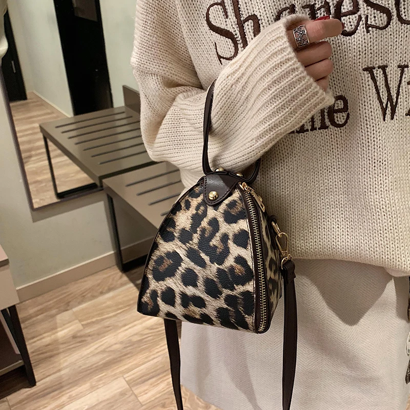 Leopard Rivets Women Messenger Bag Luxury Brand Women Handbag European And American Fashion Personality High-quality Women Bag