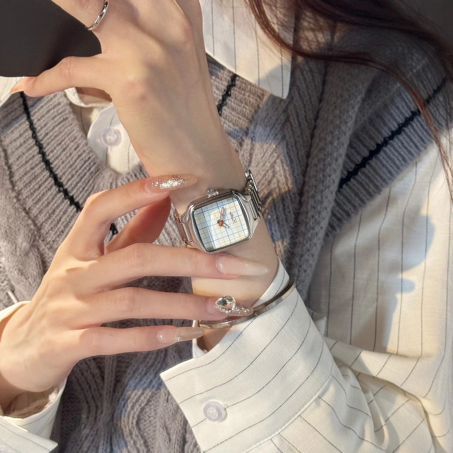 الدوبامين موضة ساعة نسائية 2025 جديد فاخر المتخصصة ساعة كوارتز عادية بسيطة لطيف الفتاة ساعة كلية نمط ساعة متقدمة #4