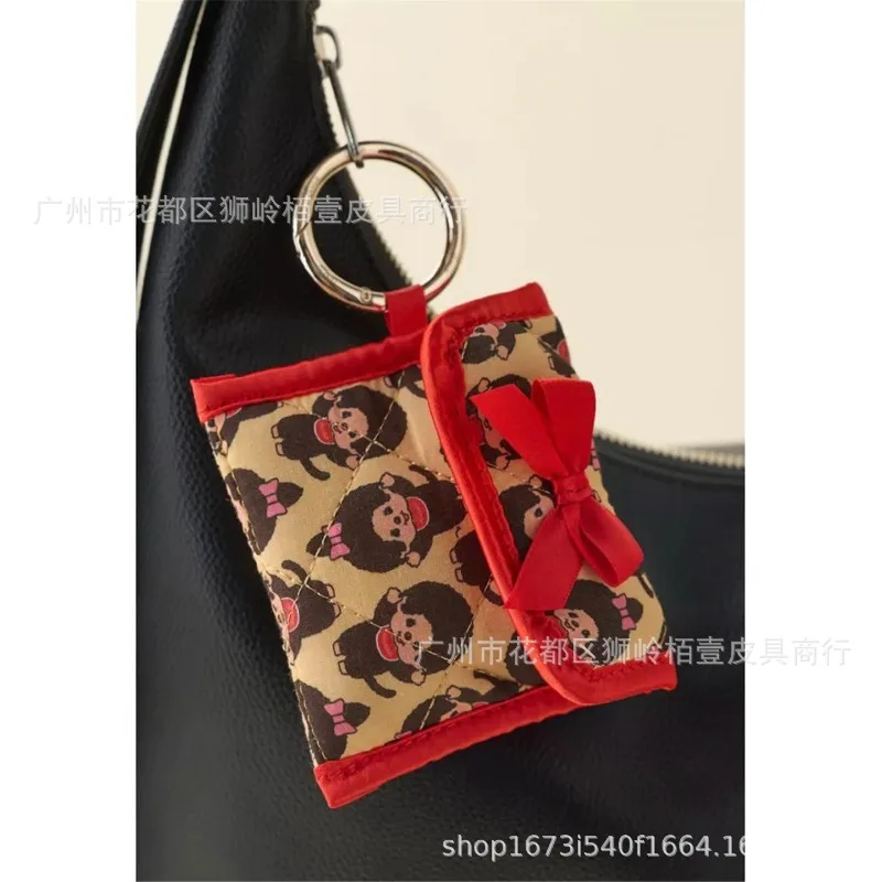 Estojo de Fone de Ouvido Monchhichi Acolchoado Fofo com Chaveiro, Mini Porta-Moedas com Laço Vermelho, Bolsa Portátil para Fones de Ouvido Sem Fio, Presente