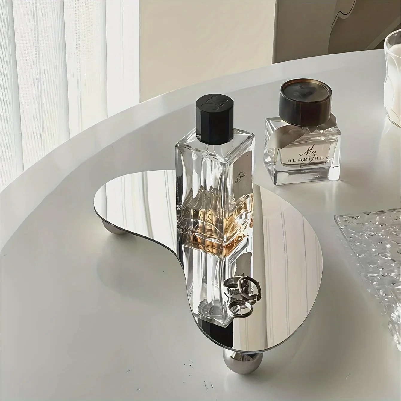 

Irregular Shape Acrylic Tray Aromatherapy Perfume Jewelry Organizer Display Tray Light Luxury High-end Home Decor Ornament