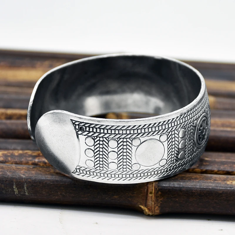 Women Cuff Bracelet Tibetan Silver Fashion Carving Vintage Boho Ethnic Bracelet Exaggerated Wide Bohemian Bracelets Female