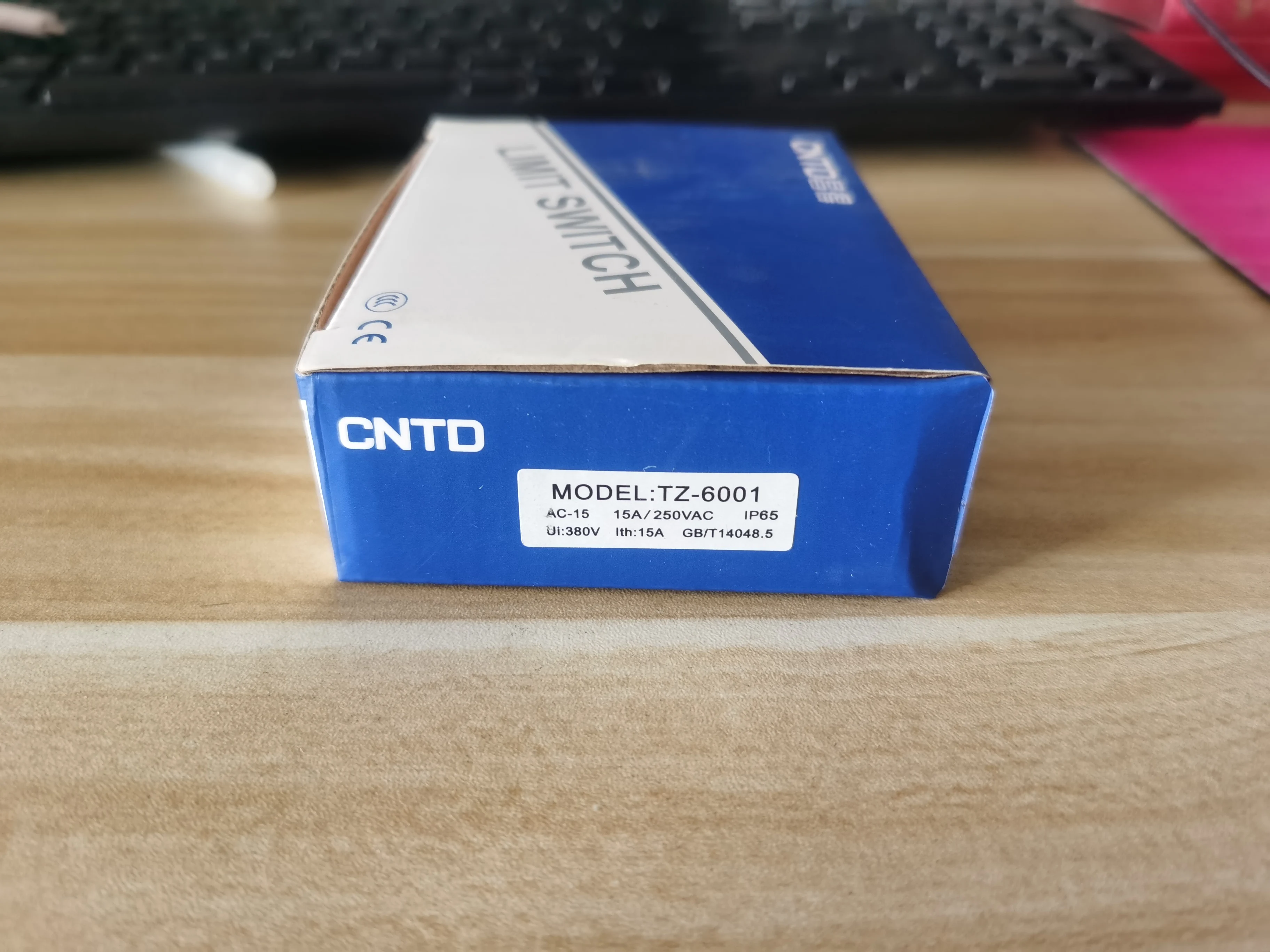 

1 шт. новый концевой выключатель CNTD TZ-6001 TZ6001