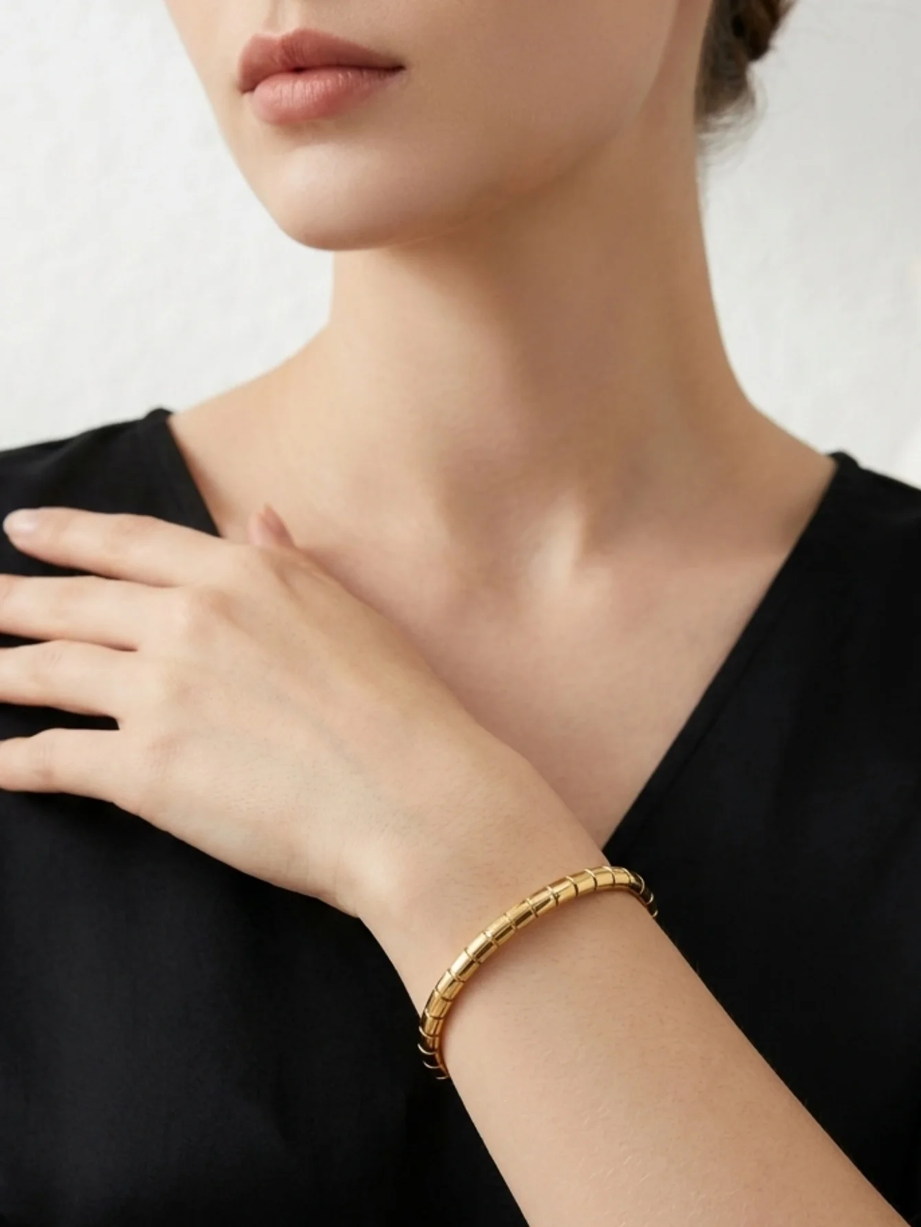 1 Piece Stainless Steel Bracelet with 18K Gold Plating, Segmented Bamboo Design, Open-Ended, Adjustable Shiny C-Shaped Bracelet, Suitable for Women's High-End Fashion, Light Luxury Niche Jewelry, Exquisite Anniversary Gift, Can Be Worn Alone or Layered for Various Occasions