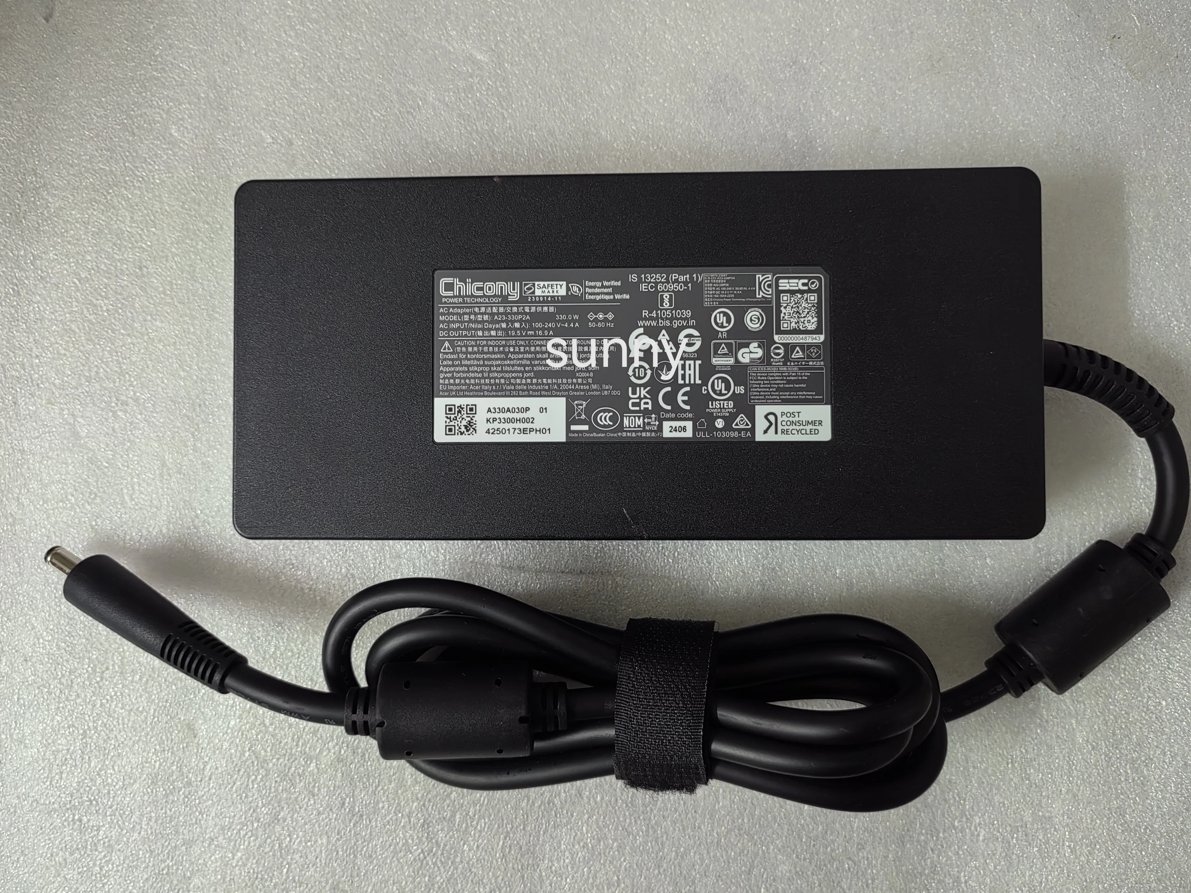 

Chicony Slim 19.5V 16.92A A23-330P2A A330A030P 5.5mm*1.7mm 330W AC Adapter For Acer Predator Helios Neo 18 PHN18-71 N23C13 OEM