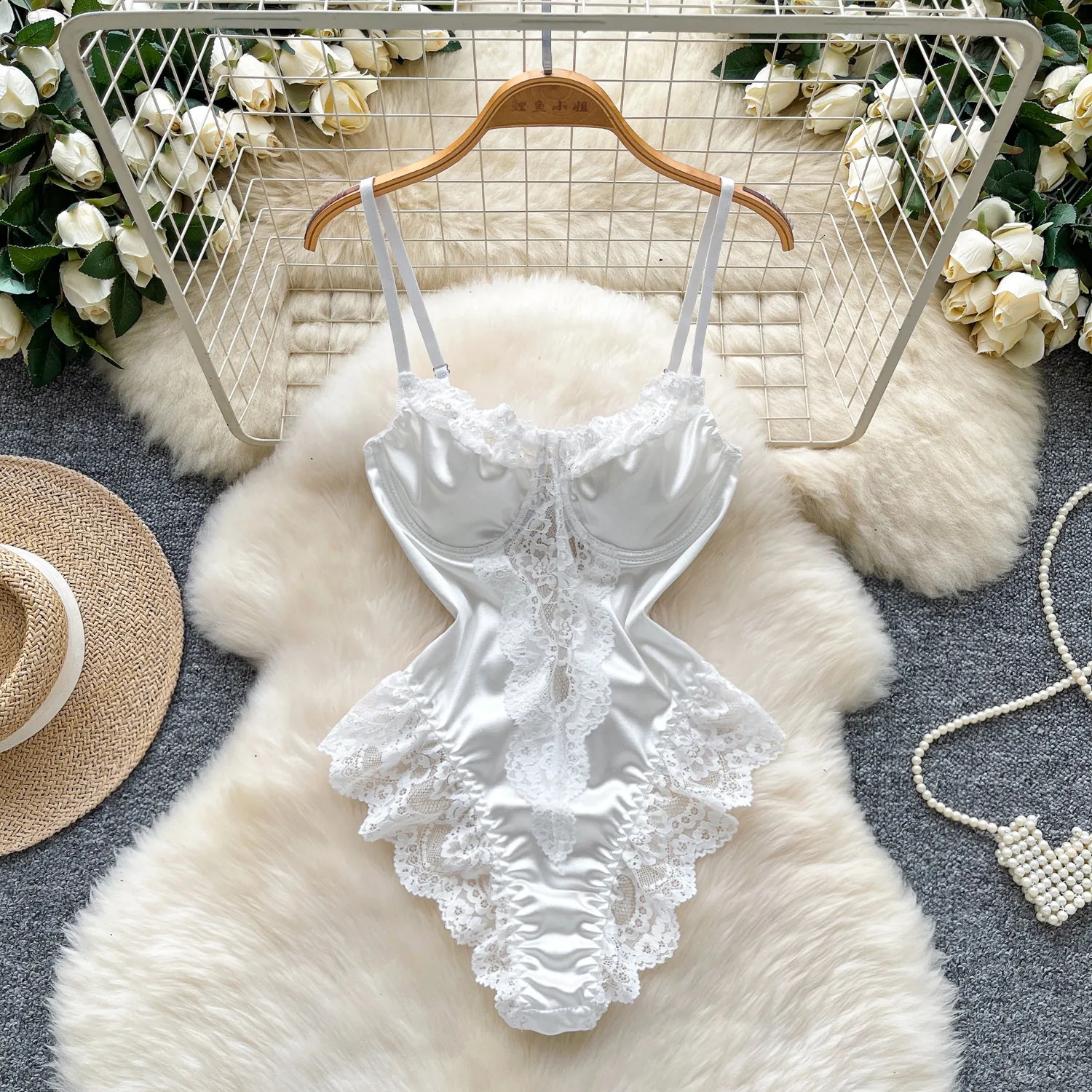 ملابس داخلية عتيقة مقسمة من الدانتيل الساتان بأكمام طويلة ملابس نسائية للخريف على الموضة