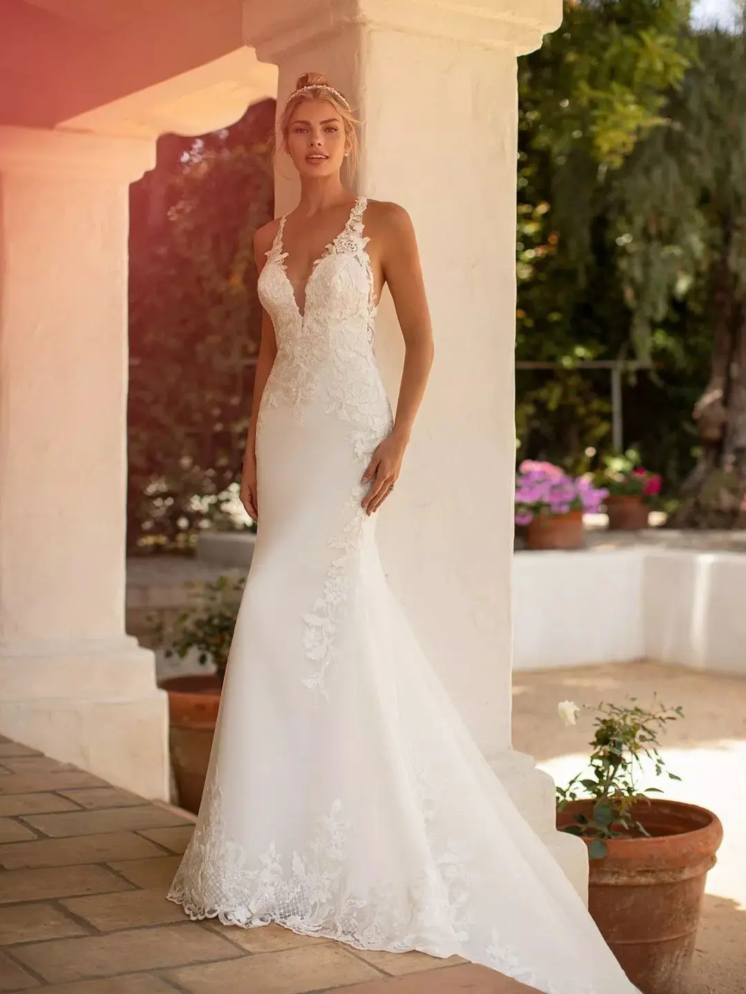 Classic suspender wedding dress for women's brides, sleeveless decal mermaid zipper trailing wedding dress, backless sexy dress