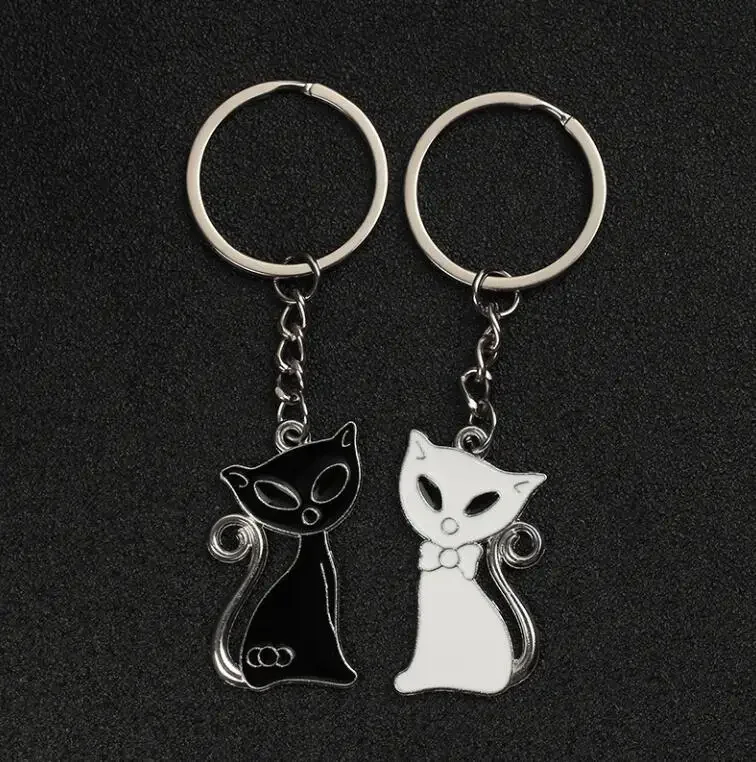New Black and White Cat Couple Keychain Heart Key Ring Silver Color Lovers Love Key Chain Souvenirs Valentine's Day Gift
