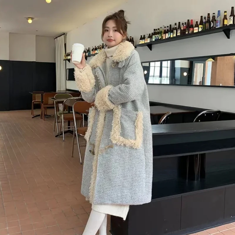 2023 Winter New Women Plaid Horn Button Lamb Wool Coat Female Fashion Thickened Warm Loose Long Below The Knee Woolen Outwear