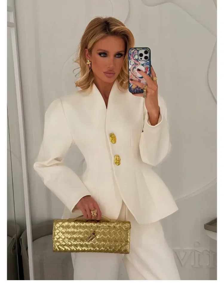 Женский шикарный белый костюм с v-образным вырезом, повседневный однотонный брючный костюм с длинными рукавами и подплечниками, облегающий талию, осенний новый женский повседневный уличный наряд Женский шикарный белый костюм с v-образным вырезом, повседневный однотонный брючный костюм с длинными рукавами и подплечниками, облегающий талию, осенний новый женский повседневный уличный наряд