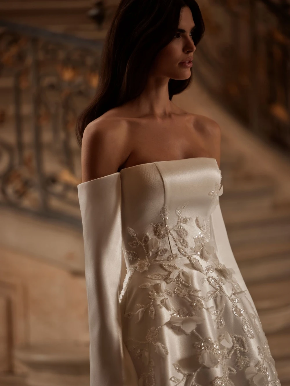 วินเทจซาตินยาวเจ้าสาวเสื้อคลุมประดับด้วยเลื่อมไข่มุกชุดเจ้าสาวปิดไหล่แขนยาวชุดแต่งงานที่กําหนดเองRobe De M Ariée