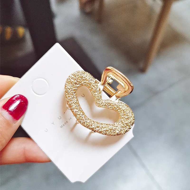 Goldene modische Haarklammern, hohle geometrische Herz- und Schleifen-Designs, elegante, rutschfeste Haarkrallen für Damen, Haaraccessoires. – Detail 8