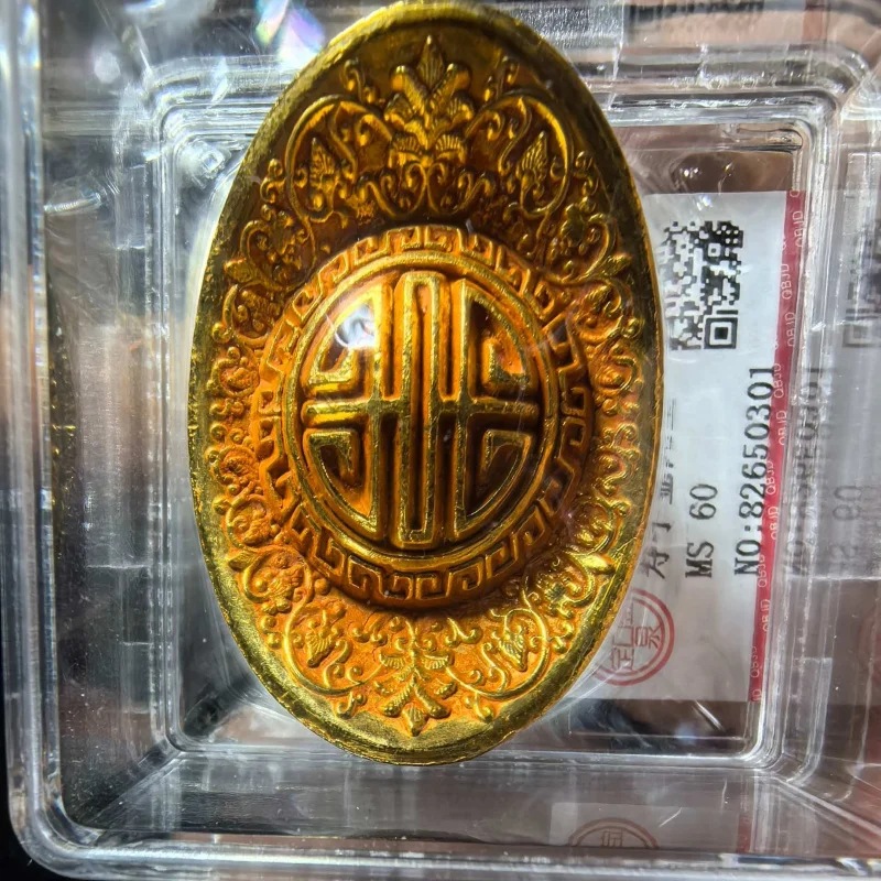 Gilt ancient coins, Qing Dynasty graded ingots, gold bars, decorative items, real objects for collection, photographed in a