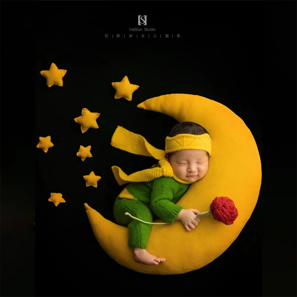 Newborn Photography Props Knitted Baby Costume Moon Pillow+stars Posing Set Photo Studio Cute Baby Portrait Shooting Accessories
