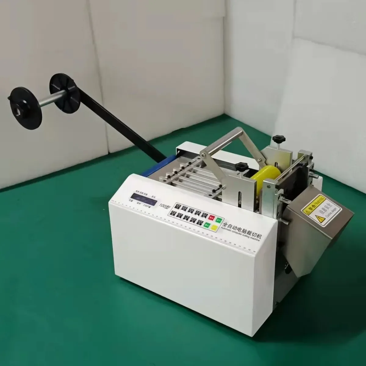 Low-cost medium and thick wall double casing sheath cutting machine with marking function