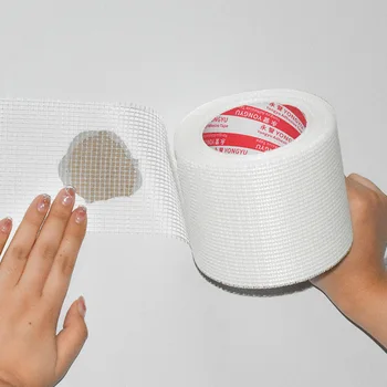 Samoprzylepna, odporna na pęknięcia taśma z siatki z włókna szklanego z taśmą gipsowo-alkaliczną do naprawy pęknięć w ścianach płyt cementowych