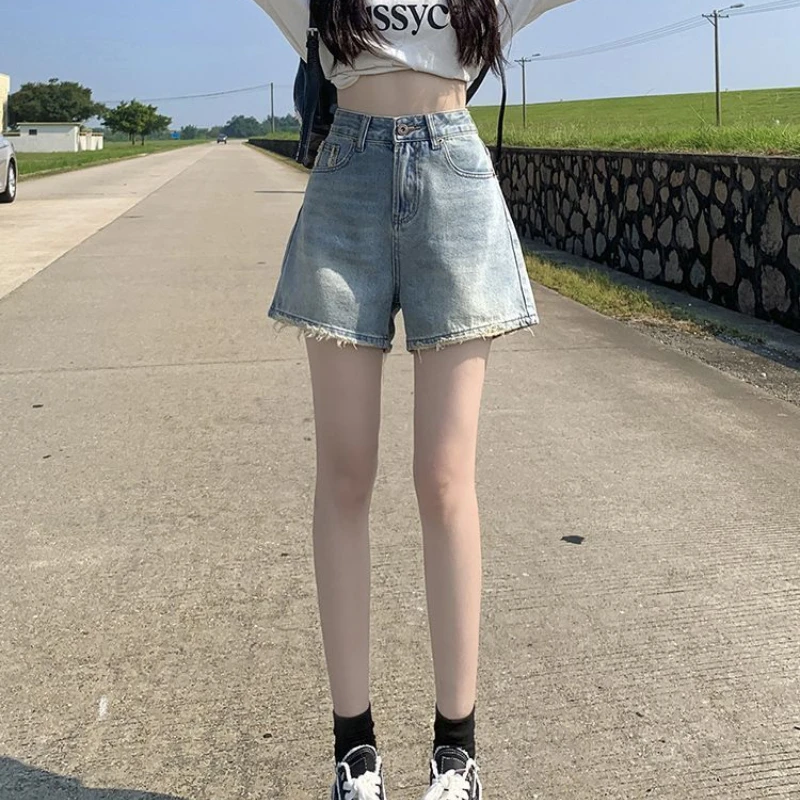 

Women's New High-waist Slim Design Niche A-line Fur Edge Wide-leg Denim Shorts