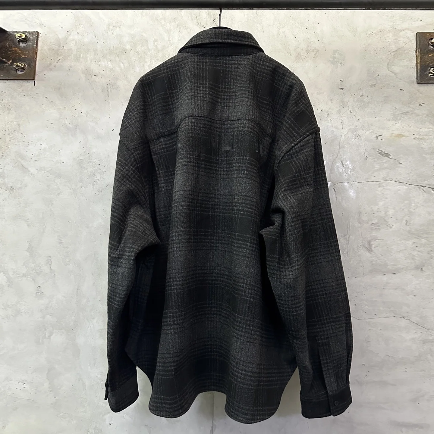 

BCLENEICAC Paris Style Long Sleeve Printed Letter Woolen Material Shirt Jacket Loose Unisex Casual Fashion Youth Clothing