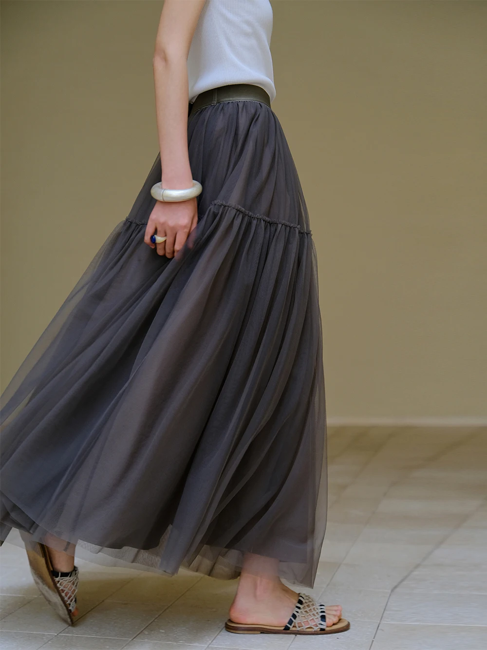 

Новинка от Mallin Spring: Длинная юбка из тонкой ткани «Тонкий туман» с эффектом светоотражения, из ткани «Милан», двухслойная, объемная, с пышным подолом, в стиле Aosphere Ele Big Swing Net.