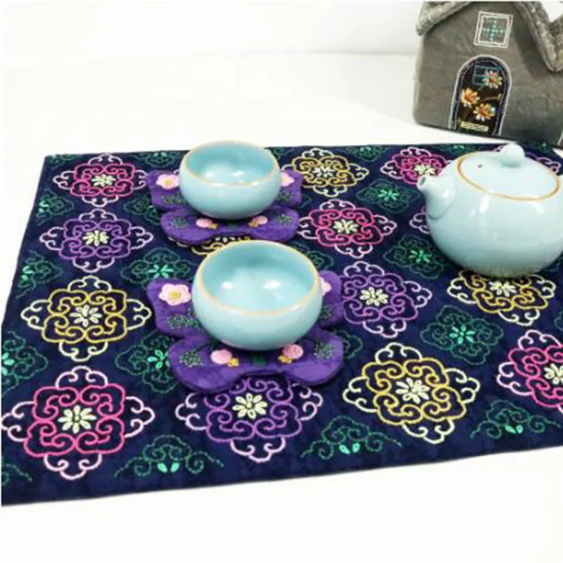 

Набор для вышивания 30x40 см: коврик для чая, подставка под чашку и декор для стола. Полный комплект для рукоделия (крестиком или сашико) для взрослых.