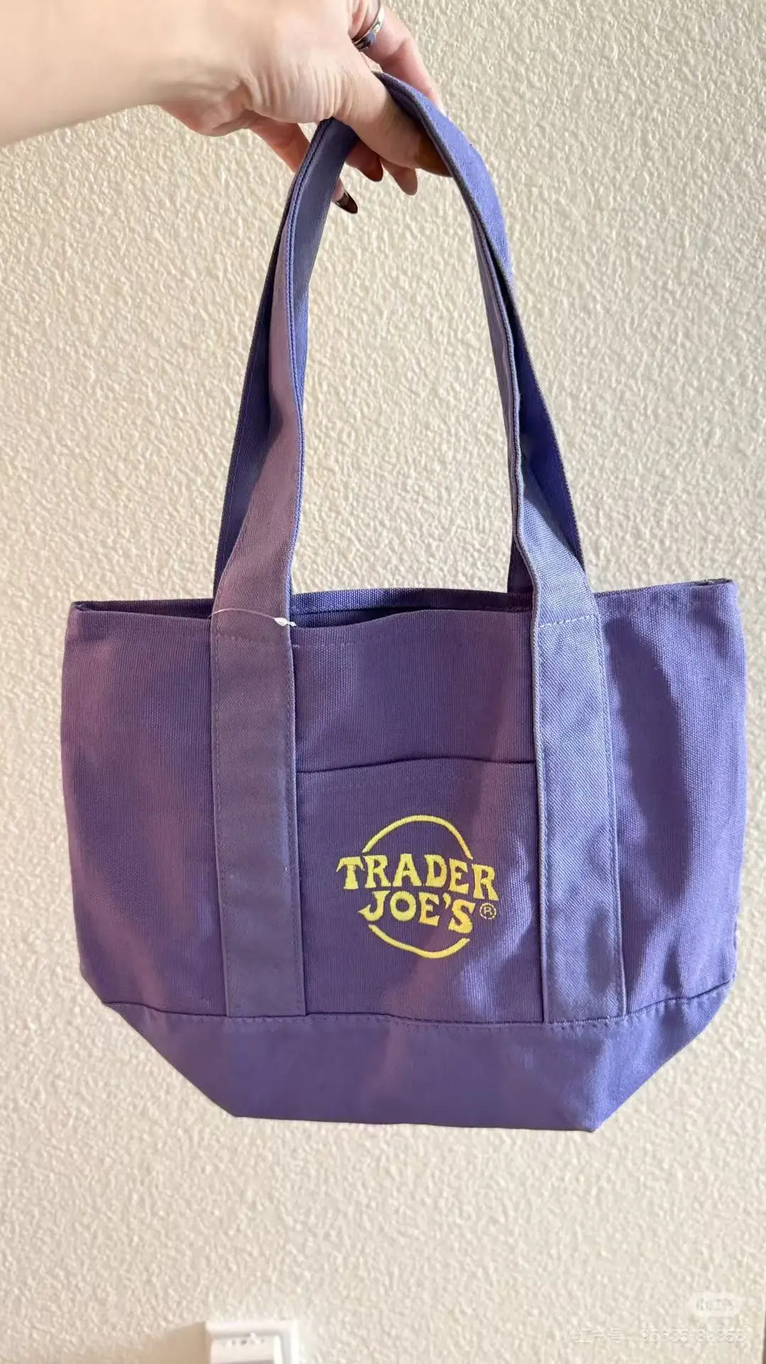 Contrast canvas tote bag for reusable shopping